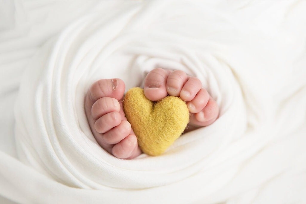 newborn baby toes