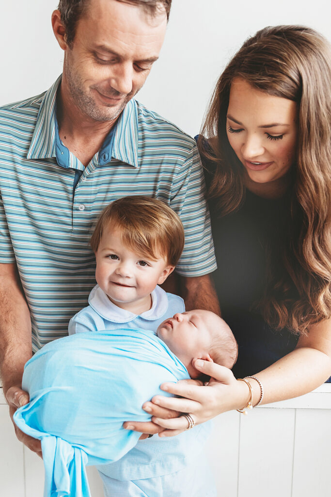 newborn sibling pictures