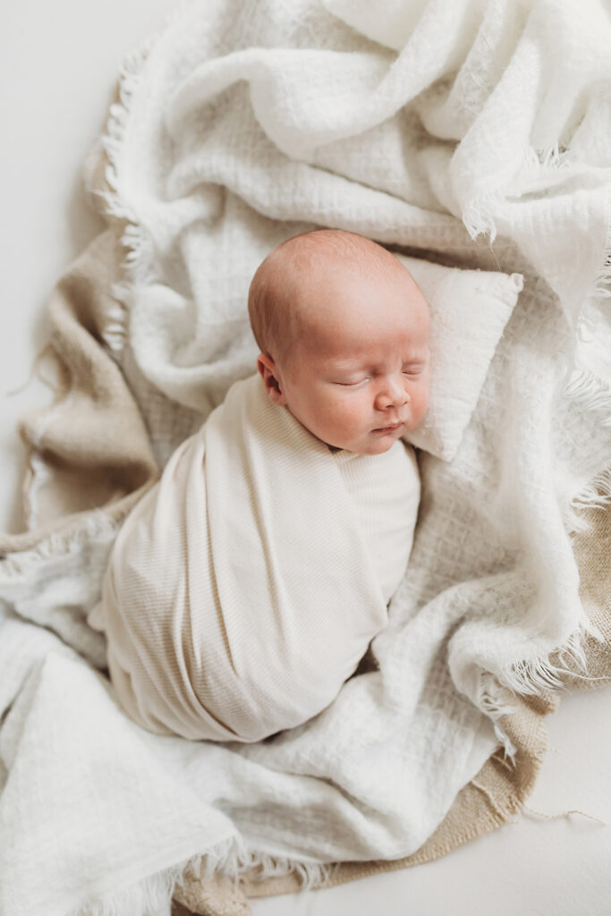 newborn baby swaddle