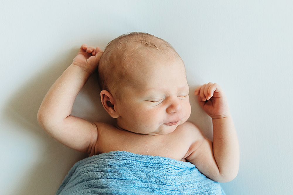 natural newborn photography poses