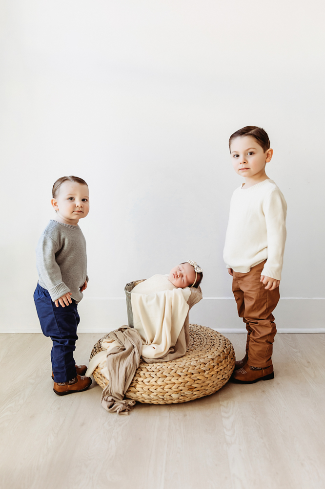 sibling newborn pictures