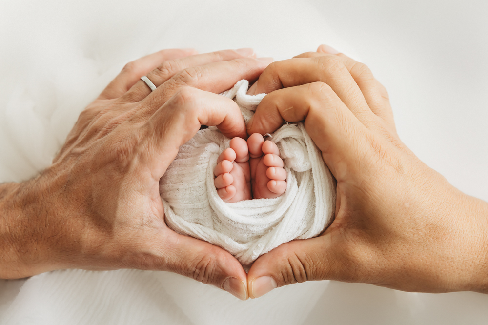 baby feet heart