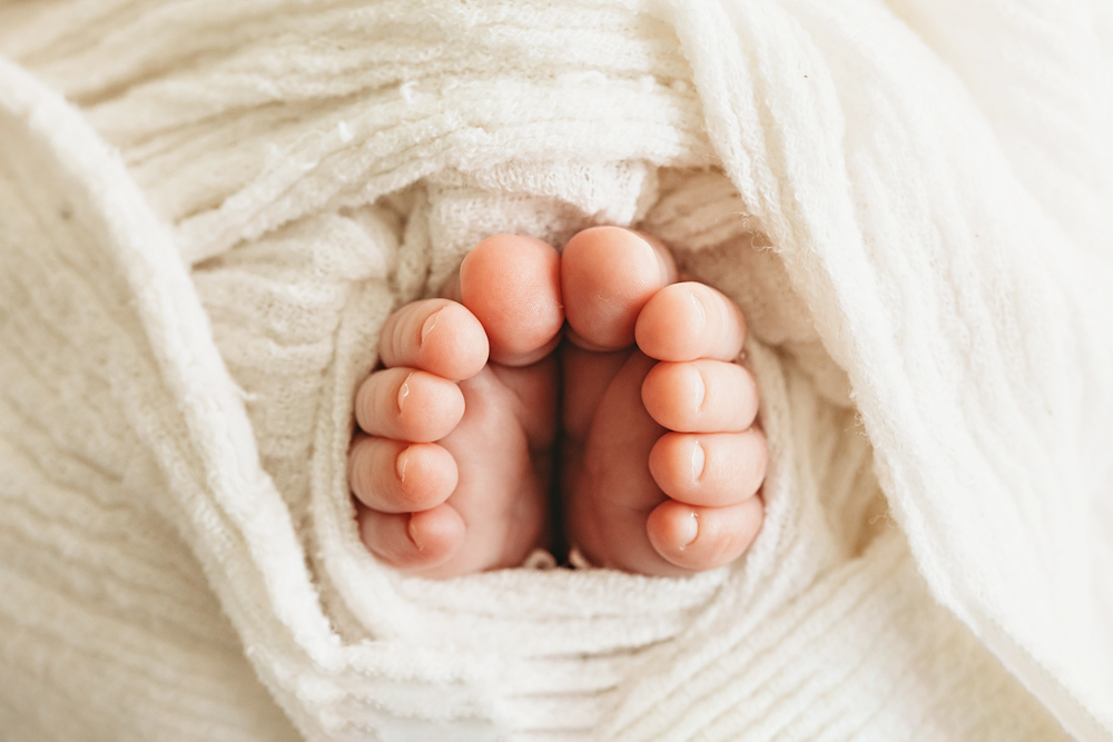 newborn baby toes