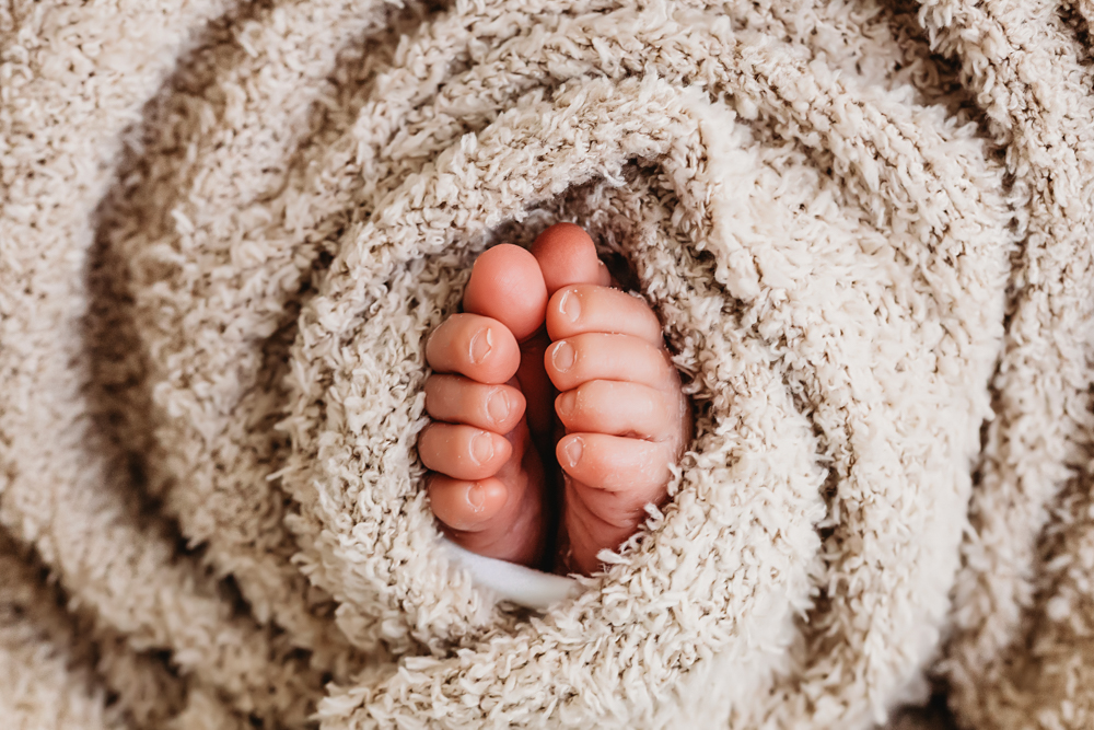 newborn baby toes