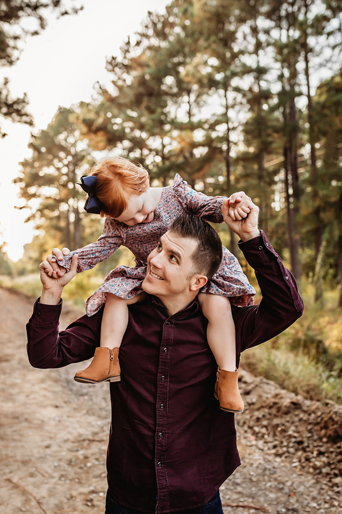 dad with daughter on shoulders