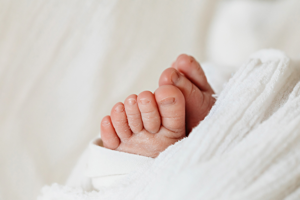 newborn baby toes