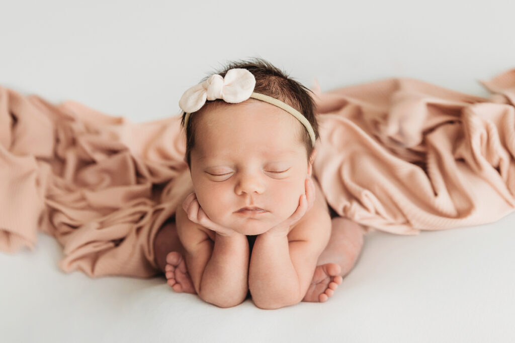 froggy pose newborn photo session