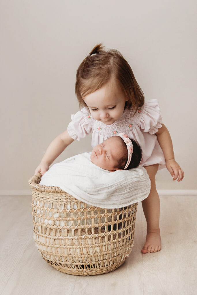 newborn photo session with big sister