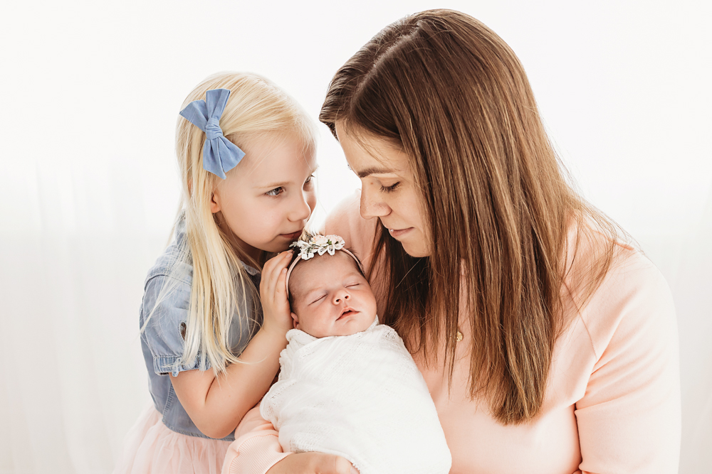 mom with daughters photography