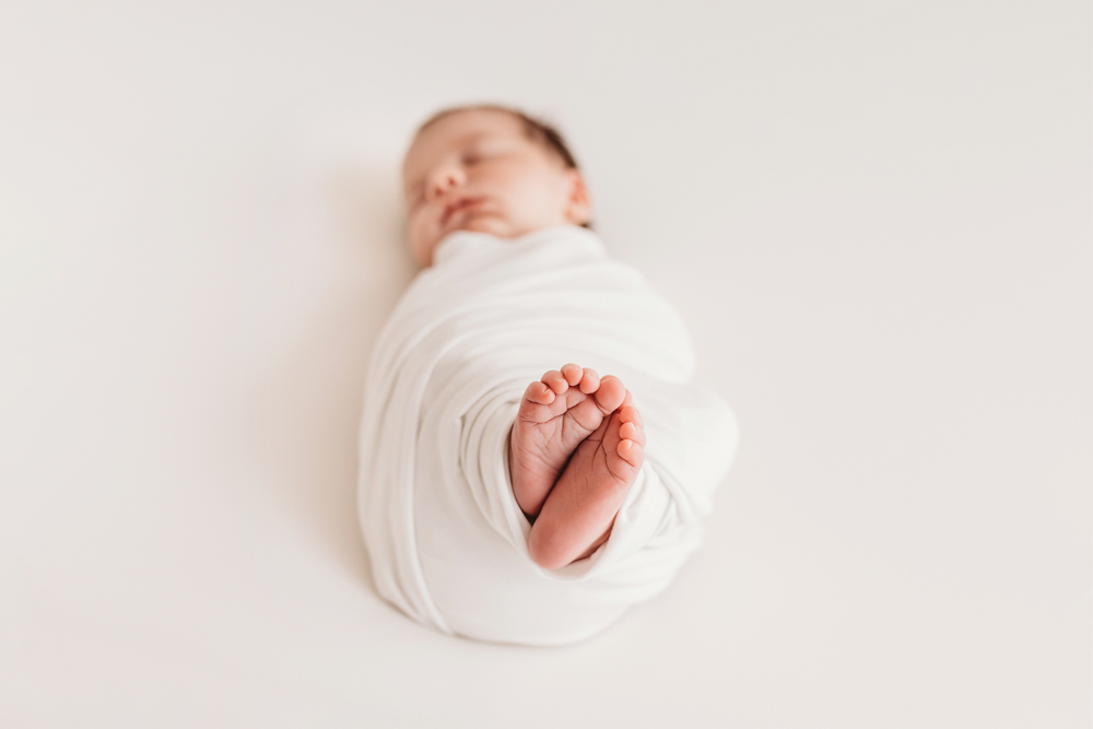 newborn baby toes feet